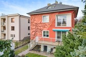 Prodej rodinné vily o dispozici 8+kk, 330 m2, pozemek 420 m2 Hornocholupická, Praha, cena 23990000 CZK / objekt, nabízí 