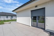 Prostorné 3+kk s terasou a zahradou novostavba rodinného domu u Kolína, cena 30000 CZK / objekt / měsíc, nabízí