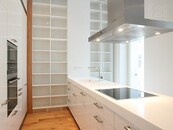 Pronájem bytu 3+kk 114 m2 s balkonem, ul. Laubova, Vinohrady, cena 63000 CZK / objekt / měsíc, nabízí CENTURY 21 Ruby