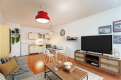Prodej pěkného bytu 2+KK s balkonem ve výborné lokalitě Hostivice, ulice B. Němcové, cena 6290000 CZK / objekt, nabízí