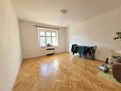 Pronájem bytu 2+1 s balkonem, 60 m2, po rekonstrukci, Praha 10 Vršovice, cena 20000 CZK / objekt / měsíc, nabízí