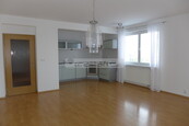 Pronájem novostavby bytu 3+kk s balkonem, garáží a parkovacím stáním v Plzni na Sylvánu, cena 22000 CZK / objekt / měsíc, nabízí