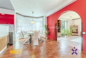 Prodej rodinného domu 6+1 328 m2, pozemek 528 m2 - Uherské Hradiště - Jarošov, okres Uherské Hradiště, cena 13700000 CZK / objekt, nabízí