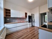 Prodej prostorného bytu 4+1 s balkonem, zahradou a skvělou dostupností do centra, cena 7400000 CZK / objekt, nabízí