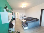 Atraktivní byt 3+1 s balkonem a sklepem v klidné lokalitě Jindřichova Hradce V., cena 15500 CZK / objekt / měsíc, nabízí