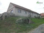 Prodej rodinného domu 3+1 a 2+1, s velkou zahradou, 3 x stodola, 2 x garáž, Dolní Vilémovice okr. T , cena 8200000 CZK / objekt, nabízí