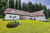 Luxusní dům se dvěma apartmány a rozsáhlými pozemky uprostřed přírody Vřesná, cena 19990000 CZK / objekt, nabízí