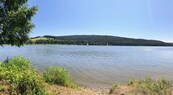 Exkluzivní stavební pozemek přímo u břehu Lipna 2107m2 Frýdava, cena cena v RK, nabízí