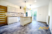 Pronájem nového bytu 2+kk, 56 m2 s předzahrádkou, Hradec Králové - třída SNP., cena 18000 CZK / objekt / měsíc, nabízí