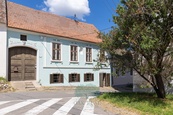 Prodej historické usedlosti, o velikosti 200 m2, na pozemku 892 m2, obec Pavlov u Věstonic, cena 19950000 CZK / objekt, nabízí
