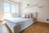 Pronájem bytu 2+kk s balkónem, zahrádkou a garážovým stáním, 55 m2, ul. Keřová - Brno - Žebětín, cena 17000 CZK / objekt / měsíc, nabízí 