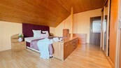Prostorný rodinný dům 5+1 v Hradešíně - klid, soukromí a skvělá dostupnost do Prahy, cena 16990000 CZK / objekt, nabízí