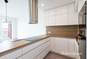 Pronájem bytu 3+kk, Zlochova, Modřany, 29990 Kč/měs, 77 m2, cena 32000 CZK / objekt / měsíc, nabízí