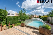 Prodej vícegeneračního domu se dvěma byty - 3+1, 3+kk, 2x garáž, bazén, zahrada, Moravany, cena cena v RK, nabízí 
