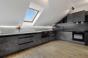 Prodej mezonetového bytu 4+kk, 118 m2, Komárov, cena 8990000 CZK / objekt, nabízí