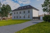 Prodej RD se stavebním povolením o 6 jednotkách s celkovou čist. výměrou 422 m2 Český Brod - Štolmíř, cena 8000000 CZK / objekt, nabízí