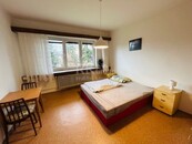 Pronájem bytu 1+1 v klidné ulici ve vilové čtvrti Prahy 8 - Libeň, ul. S.K. Neumanna., cena 11000 CZK / objekt / měsíc, nabízí