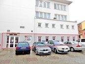 Pronájem suterénního obchodního prostoru v Tachově v bezprostřední blízkosti náměstí Republiky - 410 m2, cena 24000 CZK / objekt / měsíc, nabízí
