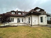 Prodej vily 310 m2, na pozemku 856 m2, v obci Zeleneč, cena 17490000 CZK / objekt, nabízí