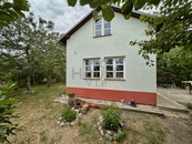 Prodej pozemku 211 m2, s chatou 32 m2, Praha 9 - Hrdlořezy (osada Třešňovka), cena 3121000 CZK / objekt, nabízí